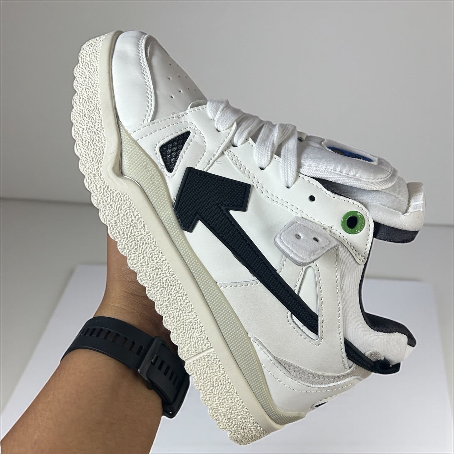 OFF WHITE