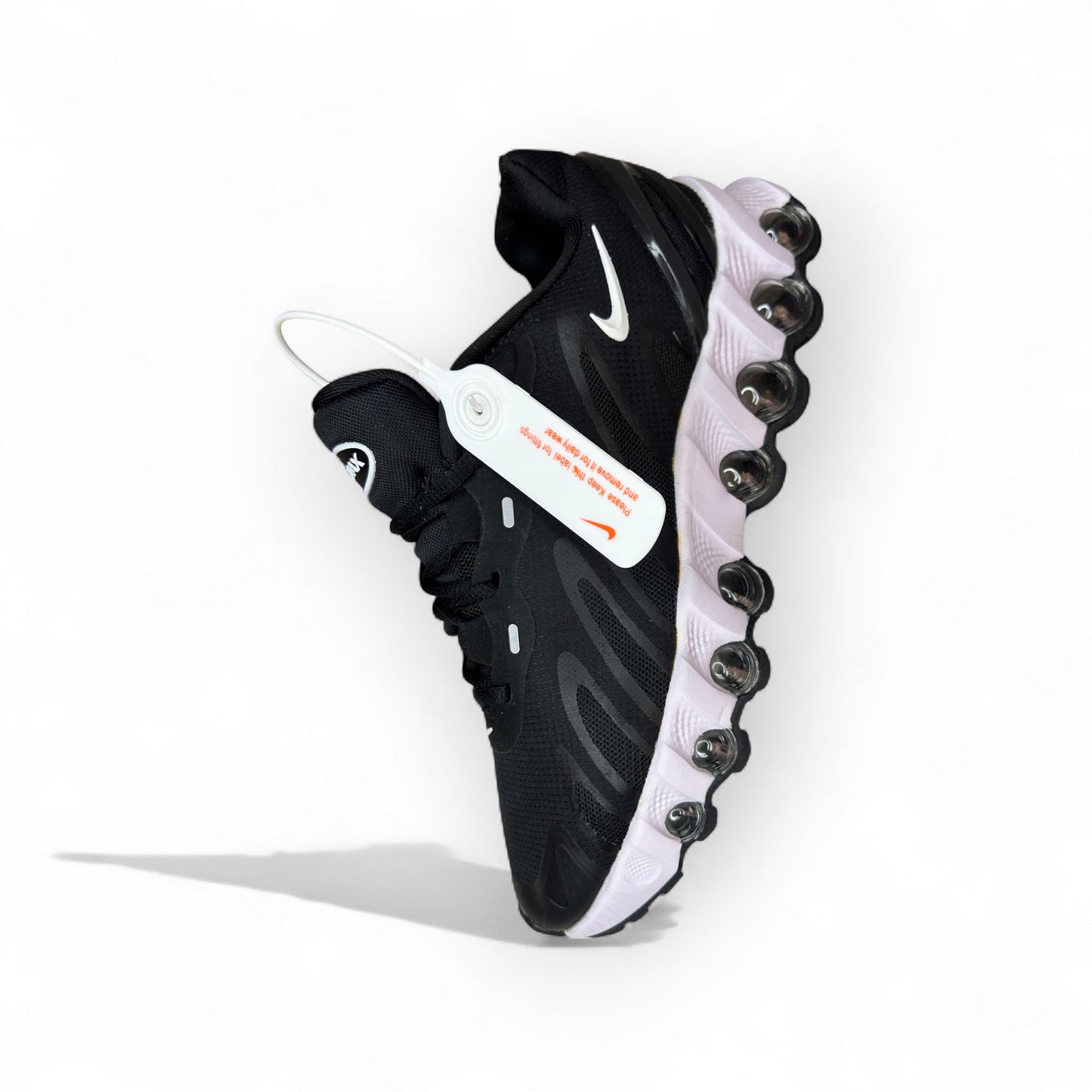 NIKE AIR MAX DN8