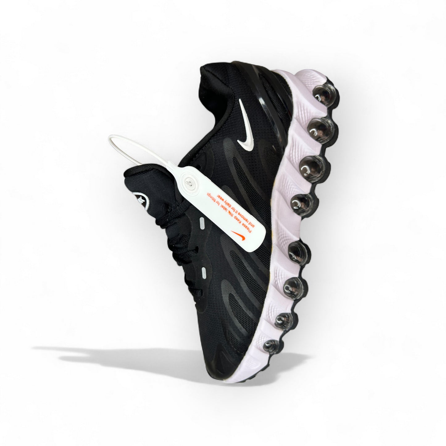 NIKE AIR MAX DN8