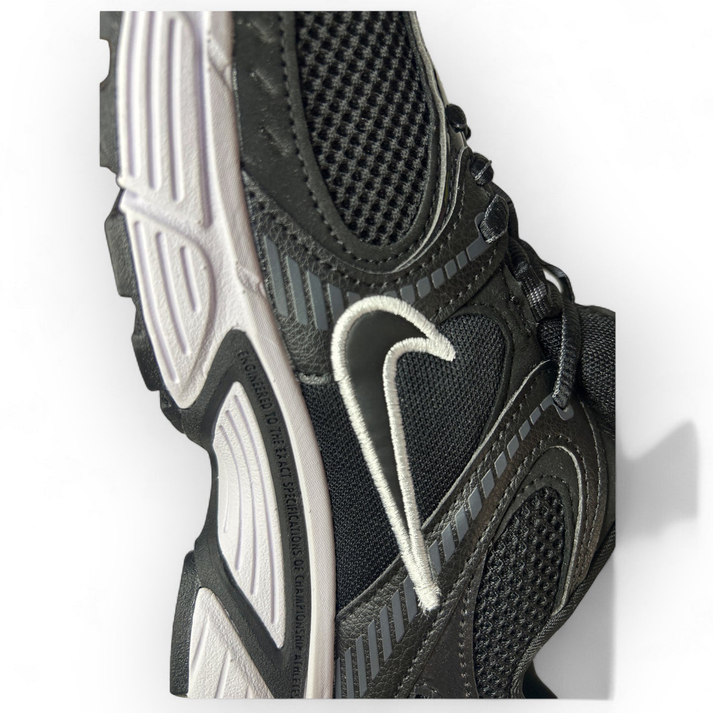 NIKE VOMERO 5