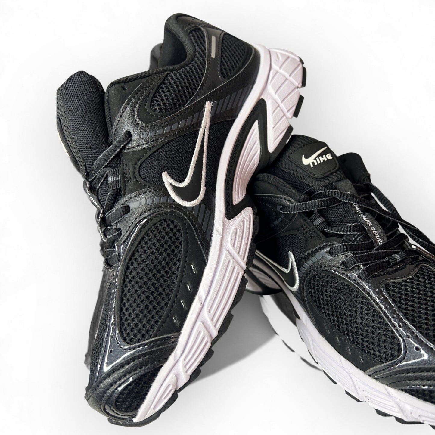 NIKE VOMERO 5
