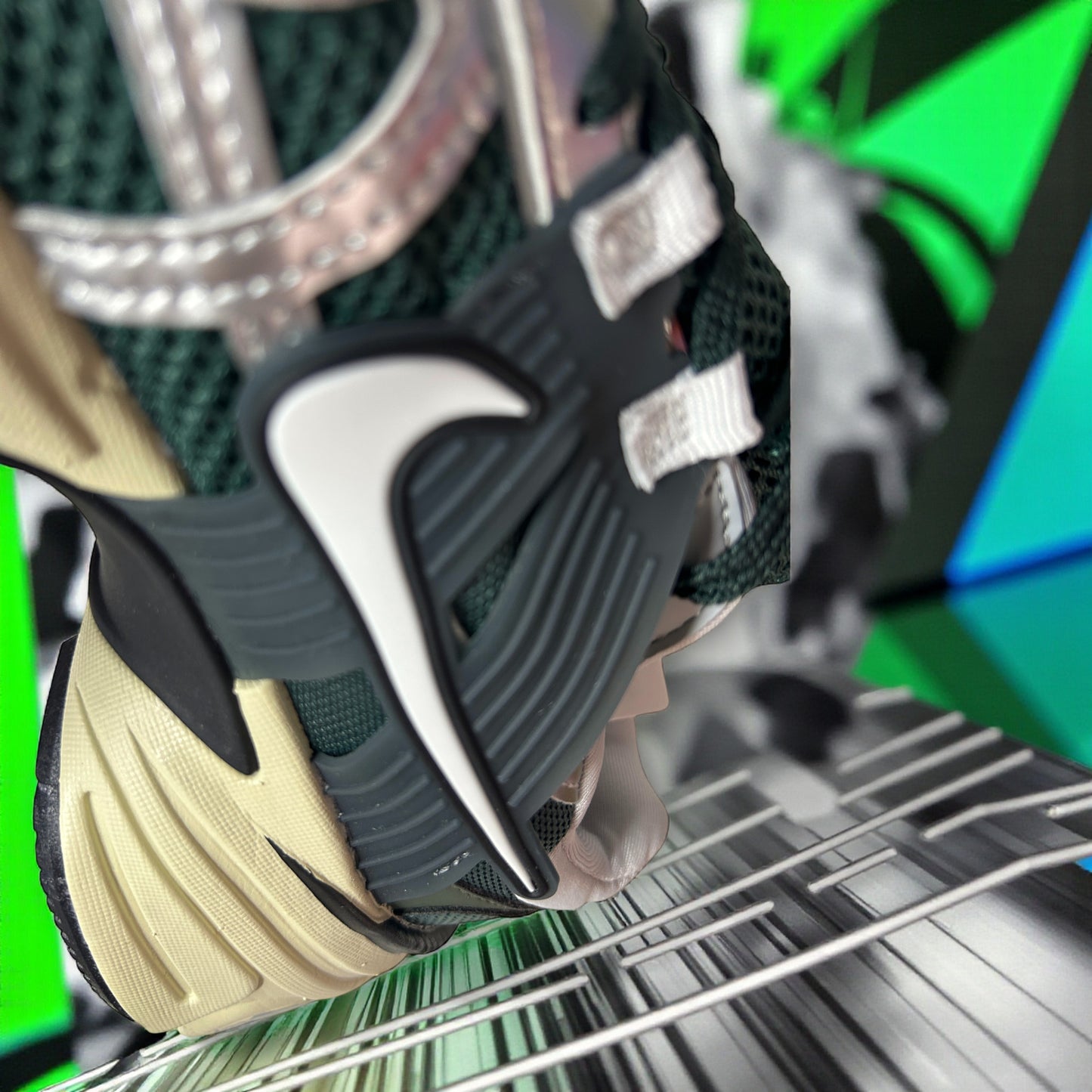 NIKE V2K RUN