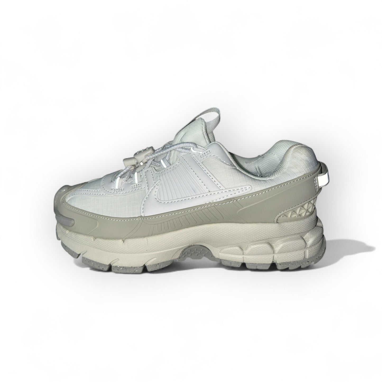 NIKE ZOOM VOMERO BLANCA-BEIGE