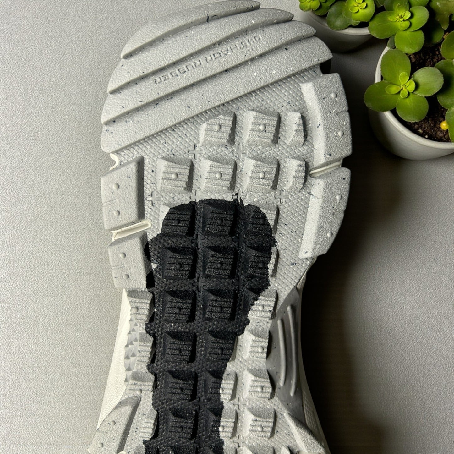 NIKE ZOOM VOMERO BLANCA-BEIGE
