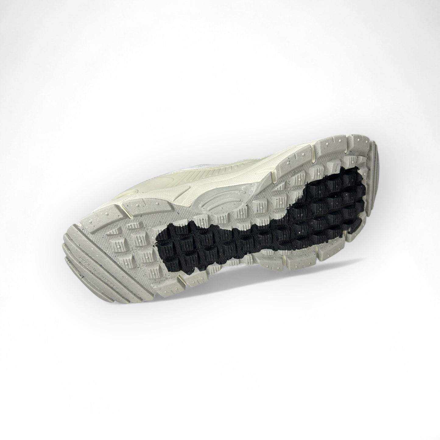 NIKE ZOOM VOMERO BLANCA-BEIGE