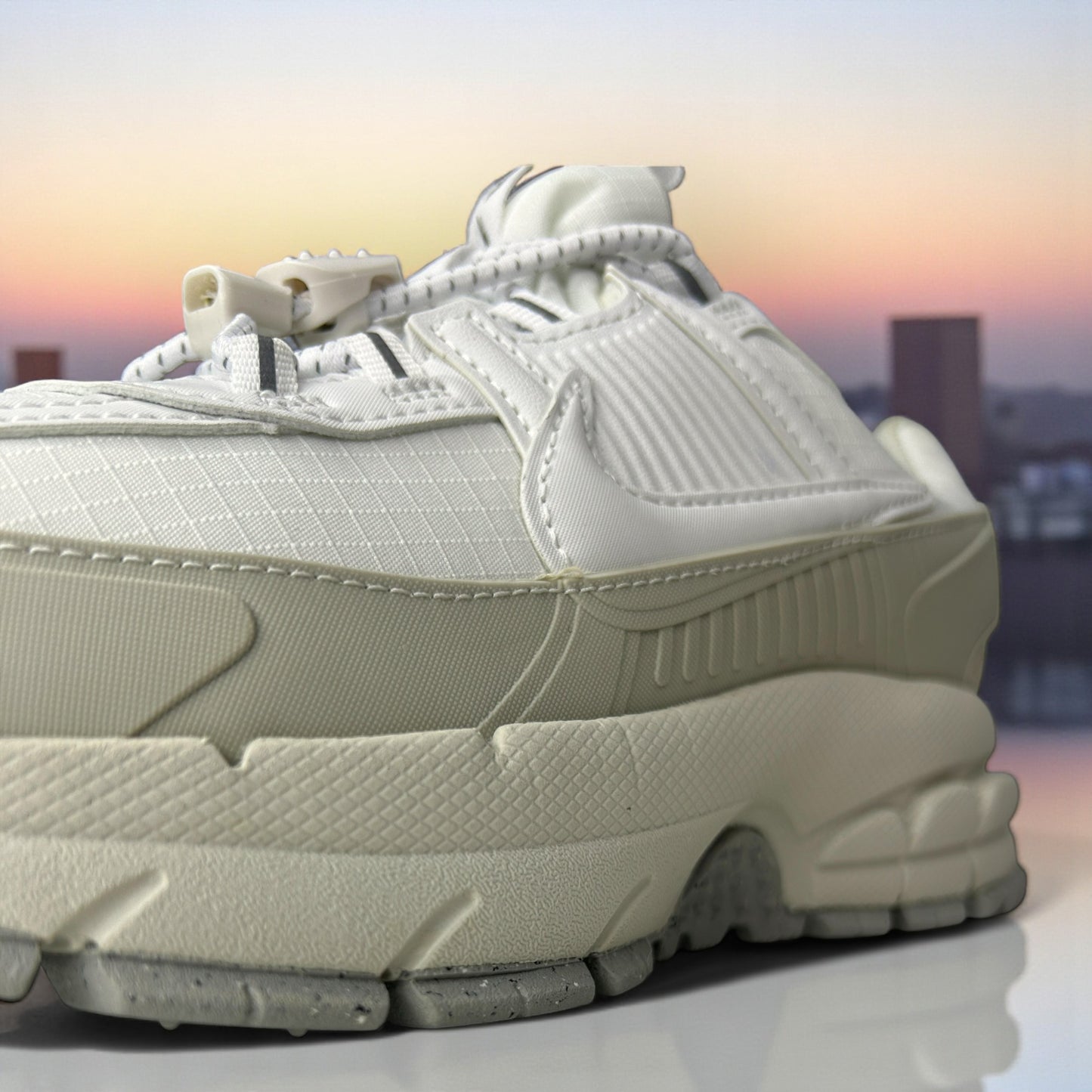 NIKE ZOOM VOMERO BLANCA-BEIGE