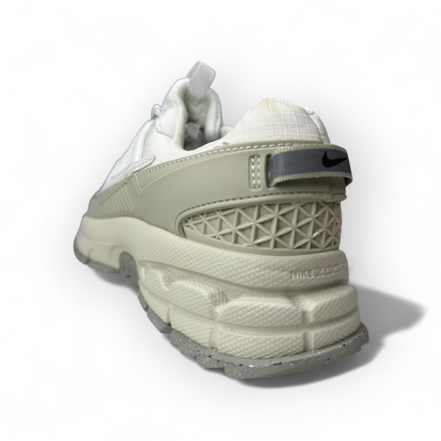 NIKE ZOOM VOMERO BLANCA-BEIGE
