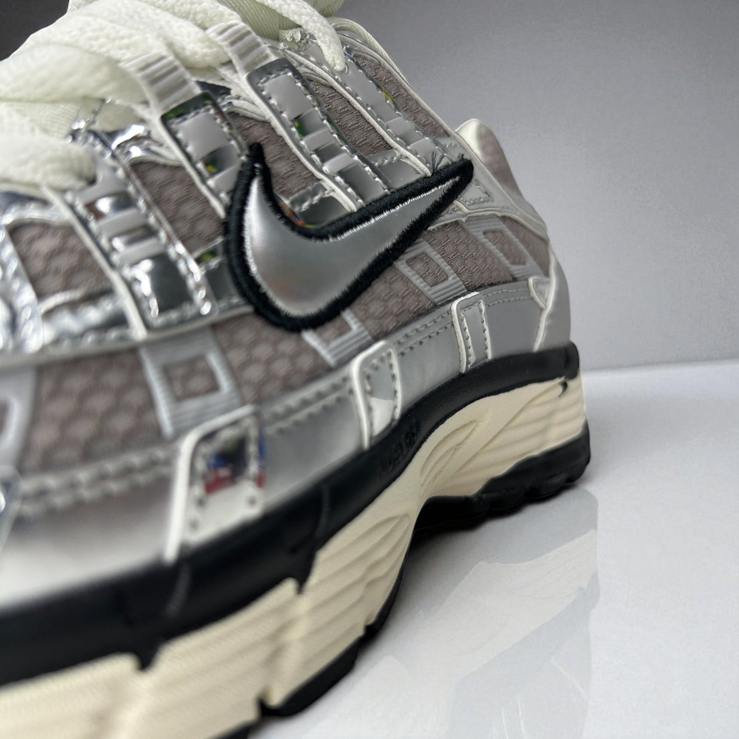NIKE P 6000