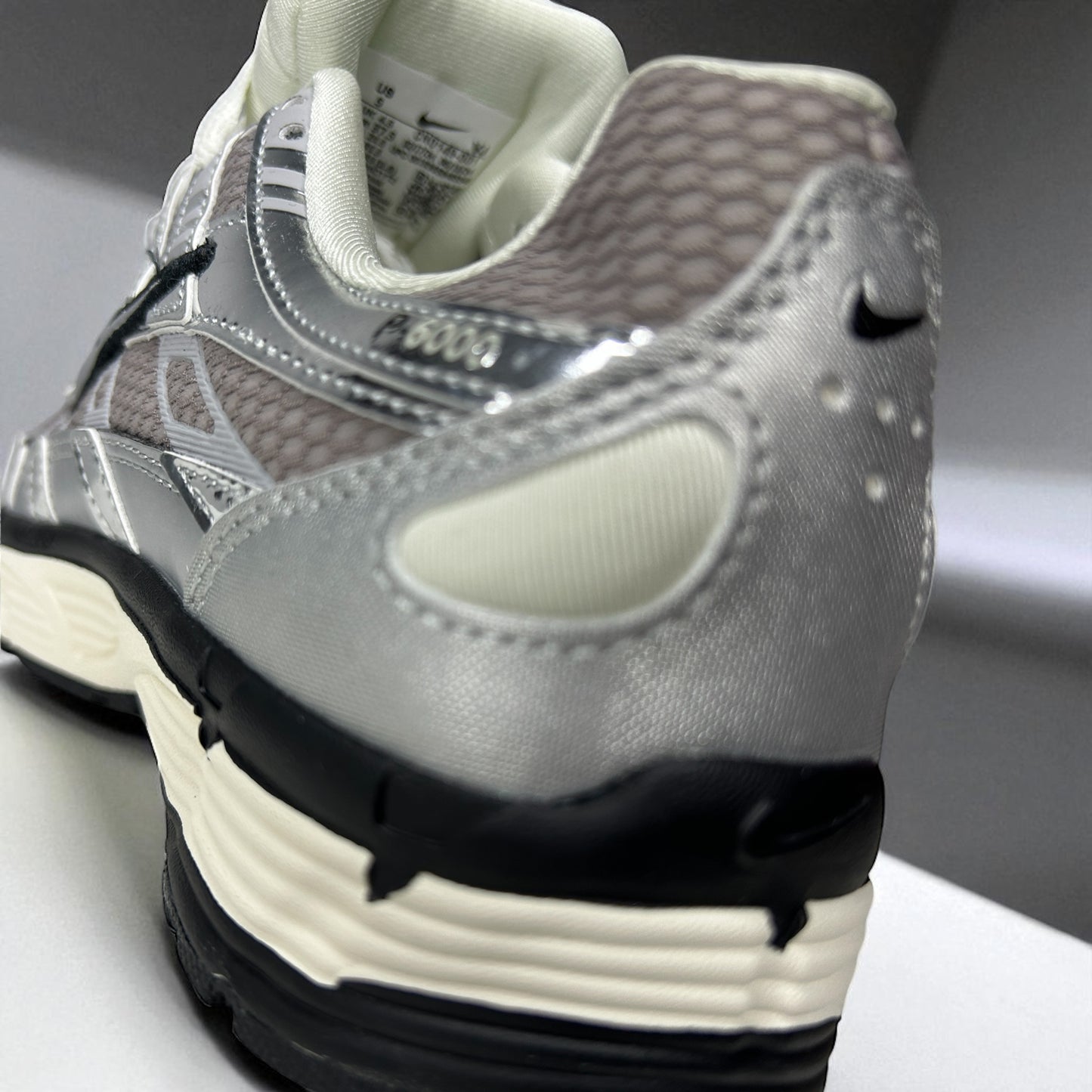 NIKE P 6000