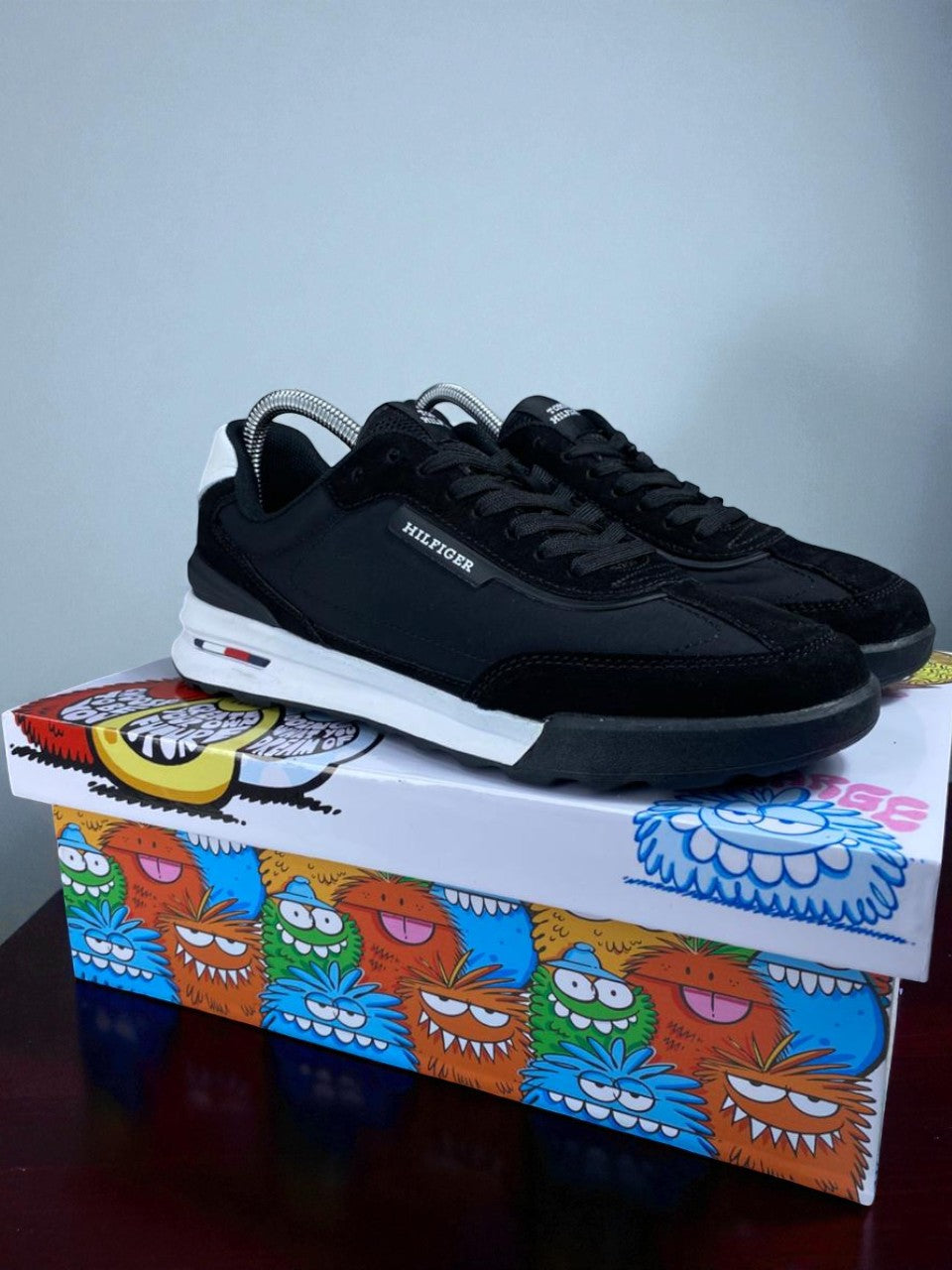 TOMMY HILF HOM NEGRO BLANCO