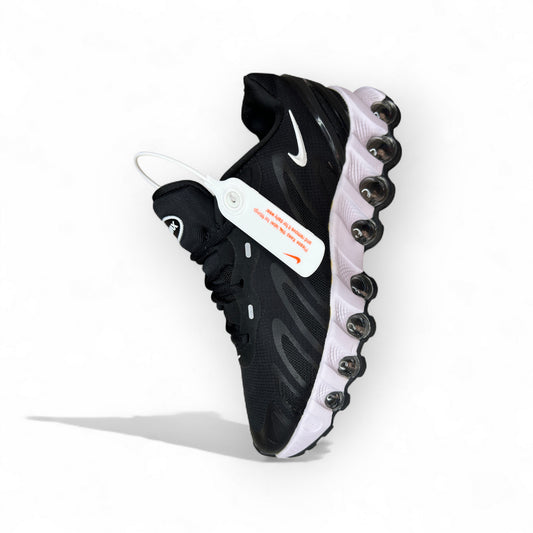 NIKE AIR MAX DN8