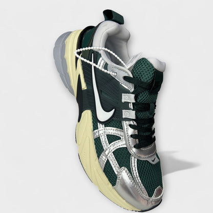 NIKE V2K RUN