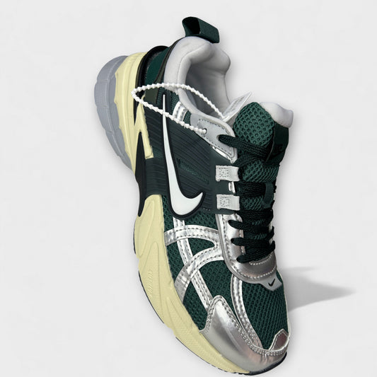 NIKE V2K RUN