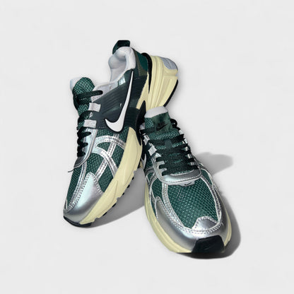 NIKE V2K RUN