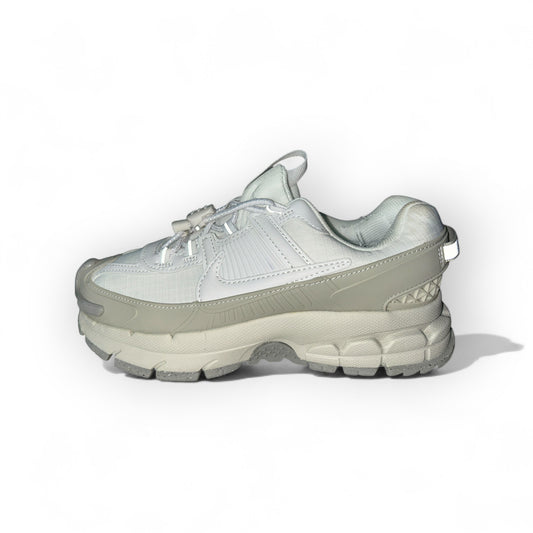NIKE ZOOM VOMERO BLANCA-BEIGE