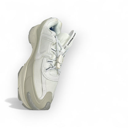 NIKE ZOOM VOMERO BLANCA-BEIGE