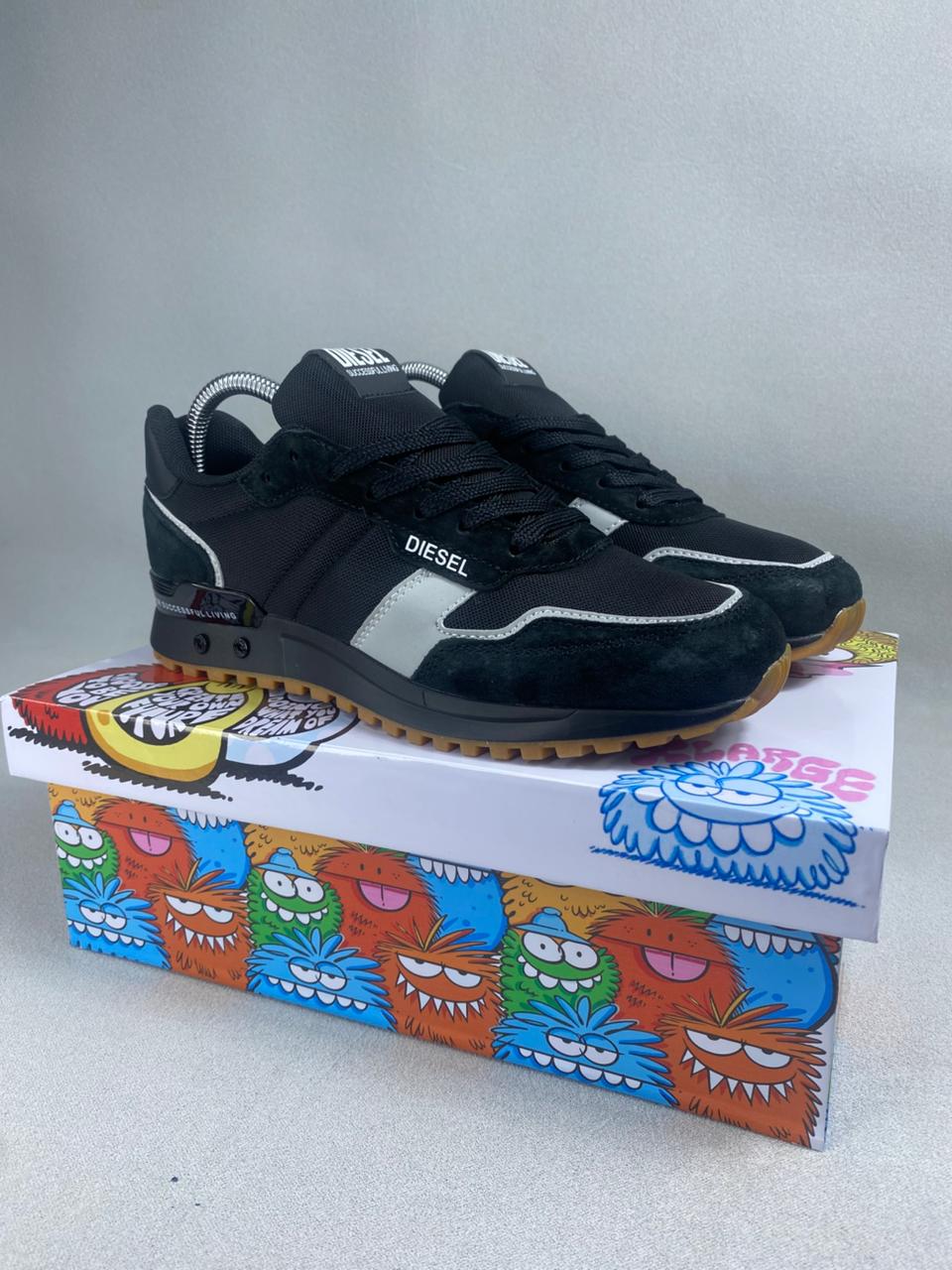 DIESEL TORNILLO HOM NEG S GOMA