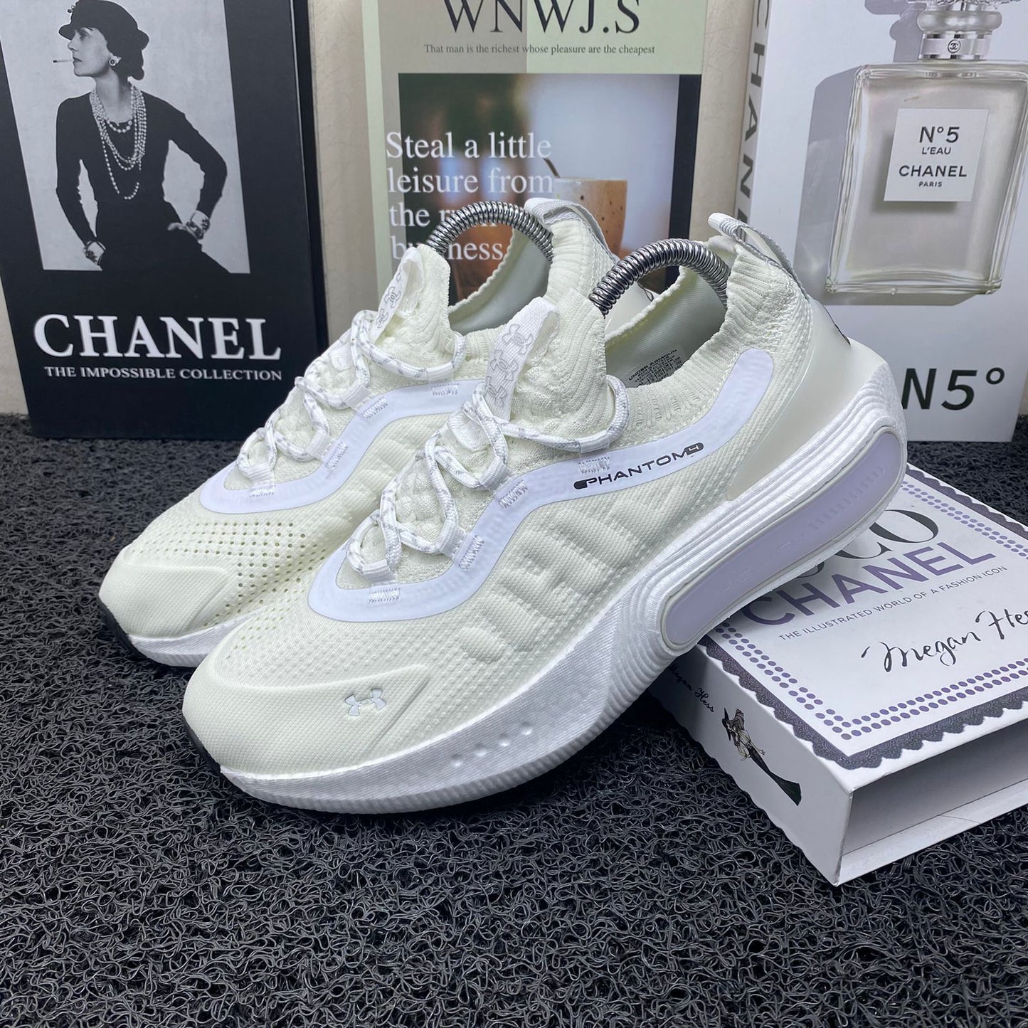 UNDER A PHANTOM 4 HOM BLANCO